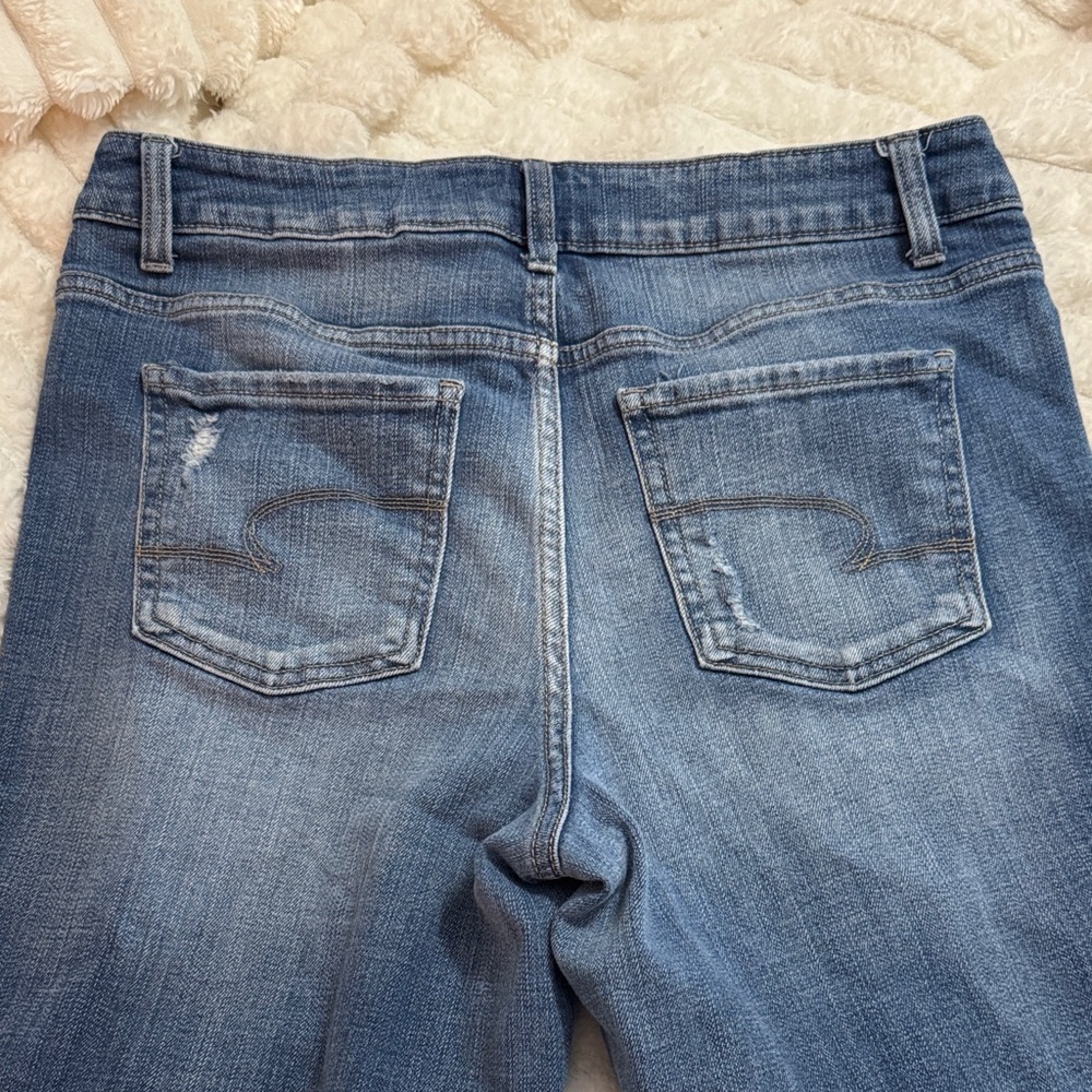 Women's Time and Tru Blu Distressed denim capris - Picture 3 of 7